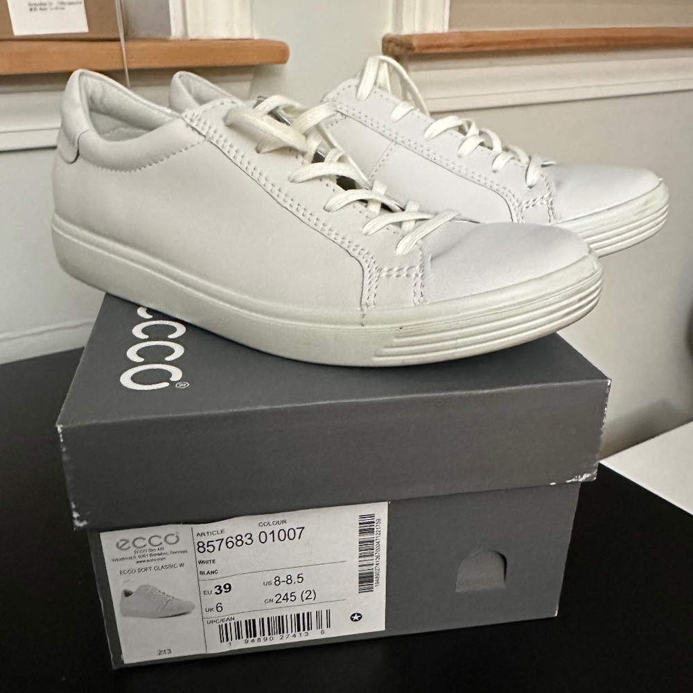 New ECCO Soft Classic Women's Leather Sneaker